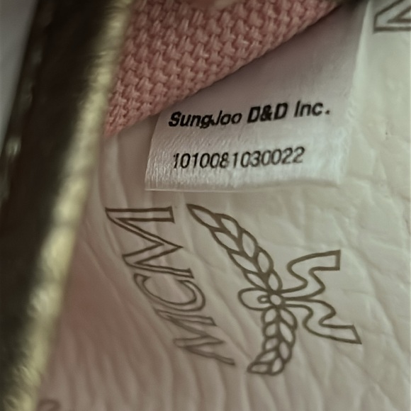 MCM Visetos Princess Lion Women's Tote Bag - Picture 15 of 16